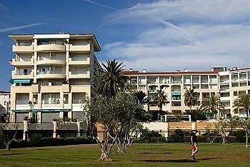 Odalys Les Pins Bleus מלון דירות